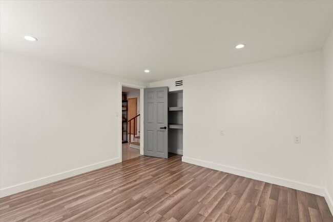 Building Photo - This beautifully updated 4-Bed, 2-Bath Home in Glenoaks Canyon is now available!