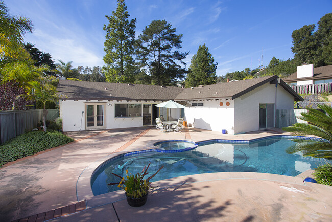 Primary Photo - Spacious 4 Bedroom La Jolla Home with Priv...