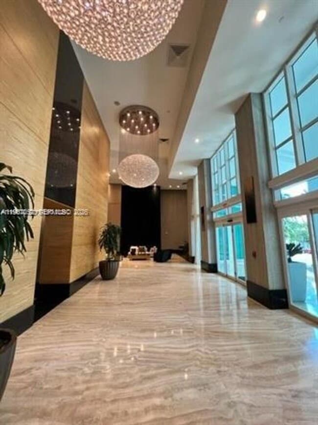 Building Photo - 950 Brickell Bay Dr