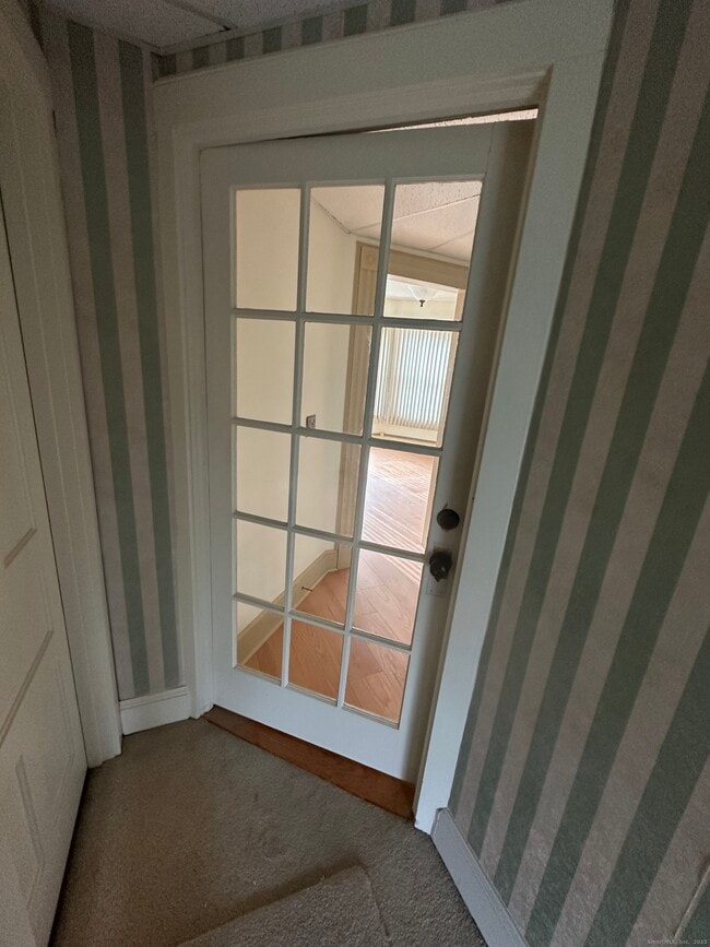 Building Photo - 421 Main St