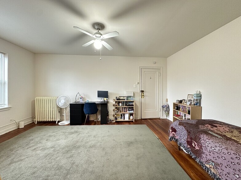 Building Photo - 4531 N Ashland Ave