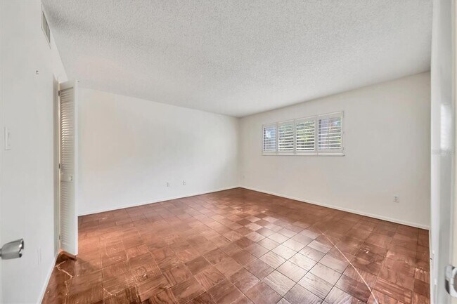 Building Photo - 301 S Gulfstream Ave