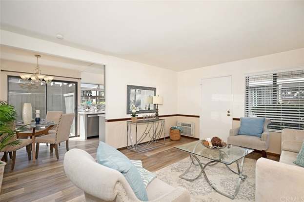 Building Photo - 323 Streamwood-