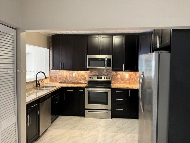 Building Photo - 418 NW 48th St