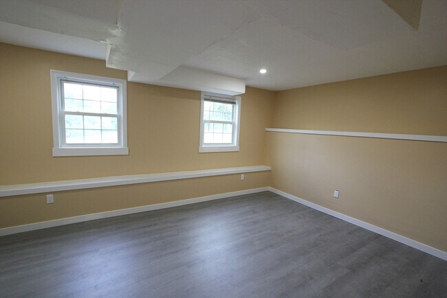 Building Photo - 322 Blackstone St