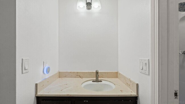 Building Photo - 1695 Kenora Dr