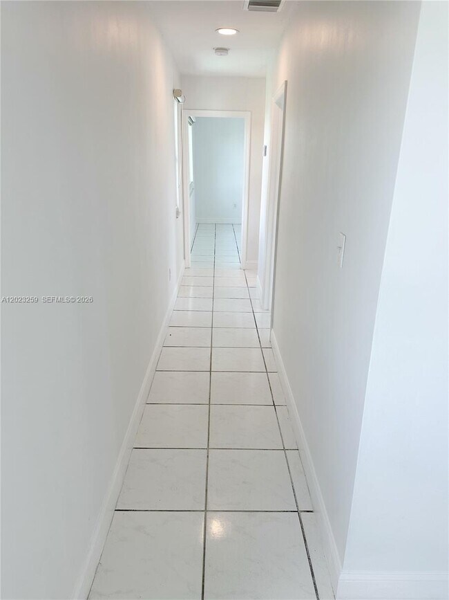 Building Photo - 325 W 60th St