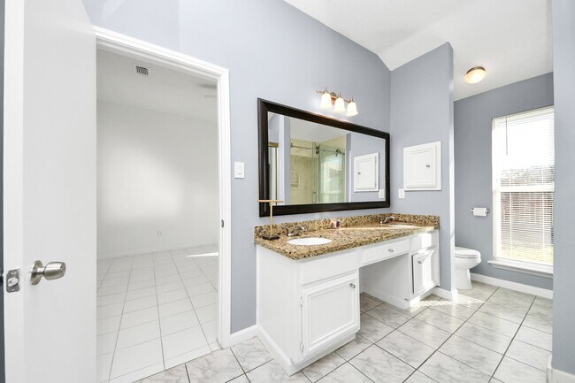 Building Photo - 10011 Berry Limb Dr