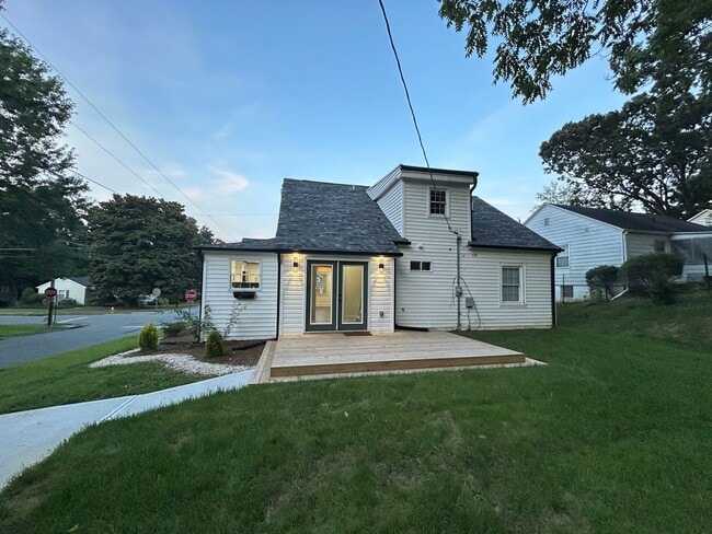 Building Photo - Available Soon! Ardmore WS, 4 Bedroom, 3 F...