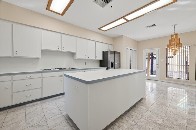 Building Photo - 1698 Creekside Dr