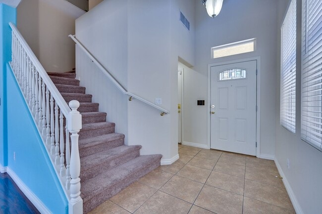 Building Photo - NW 3 bedroom!! Community Pool!! Playground...