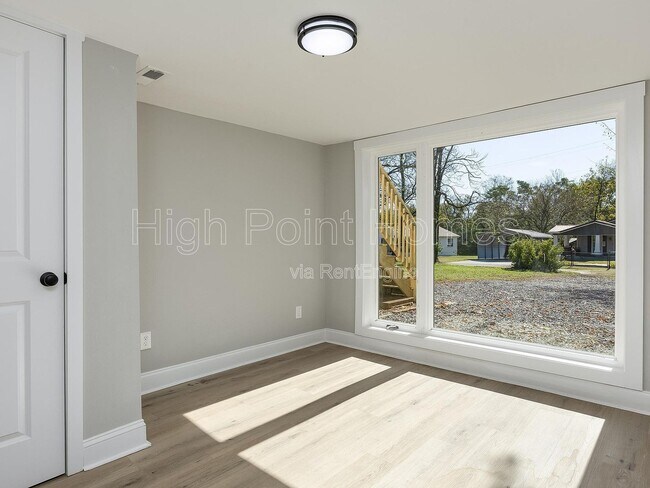 Building Photo - 1201 E 32nd St