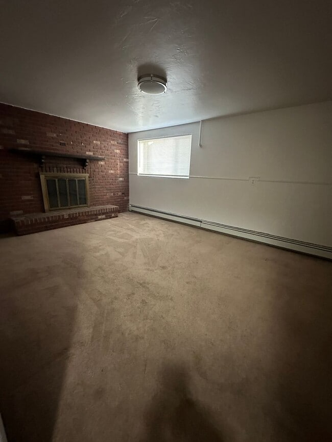 Building Photo - 4 bedroom 2 bathroom Sinlge Family House in metro Denver