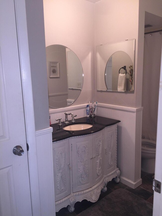 Building Photo - 10 Royal Palm Way