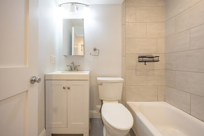 Building Photo - 375 Dorchester St