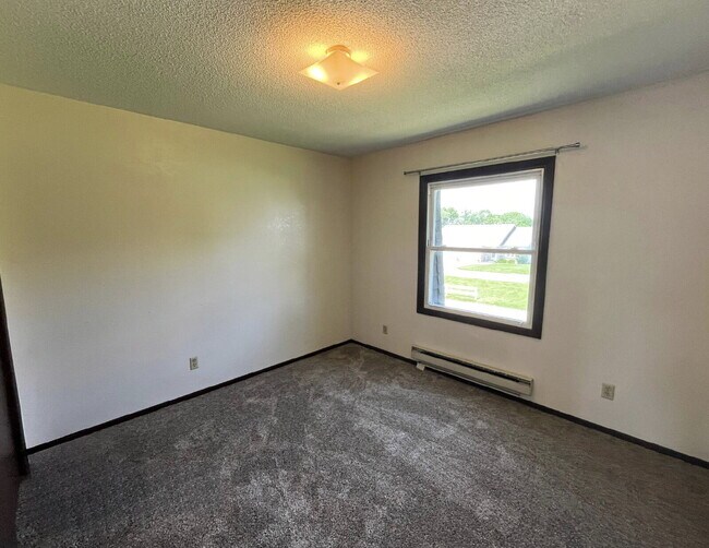 Building Photo - 1 Bed 1 Bath Apartment | 3 Michael St. Apt. 11 Streator, IL