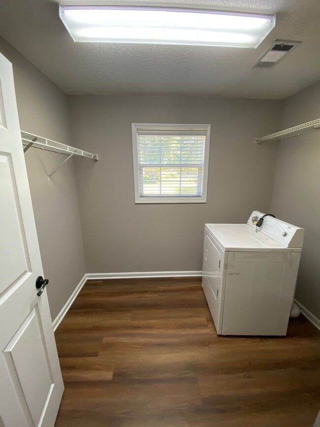 Building Photo - Home for rent in Tuscaloosa! Available to view with a 48 hour notice!