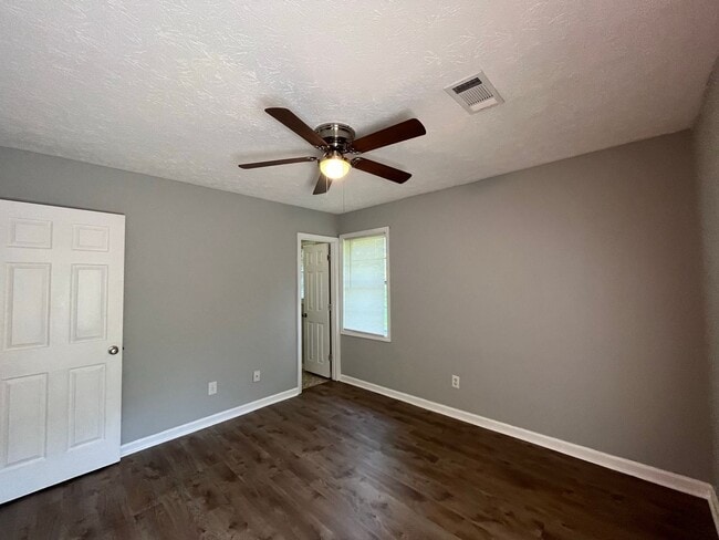 Building Photo - Beautiful Home Located Off Of Whitesville ...