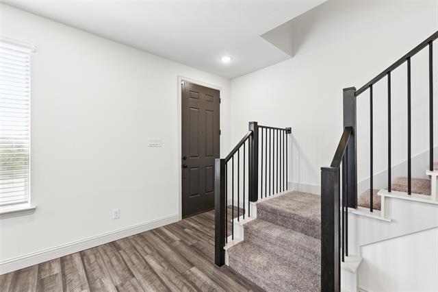 Building Photo - 320 Parkside Dr