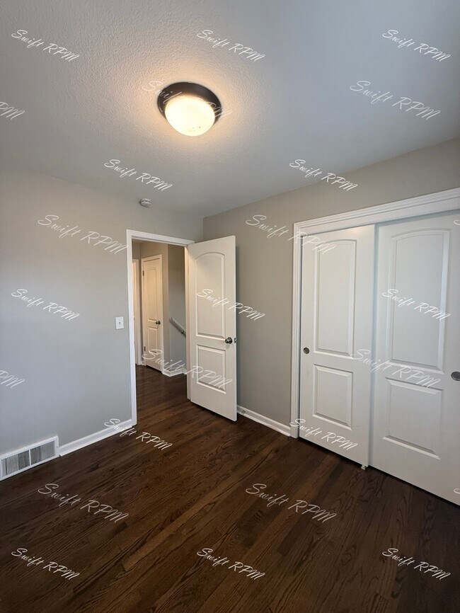 Building Photo - 1827 E 75th Terrace