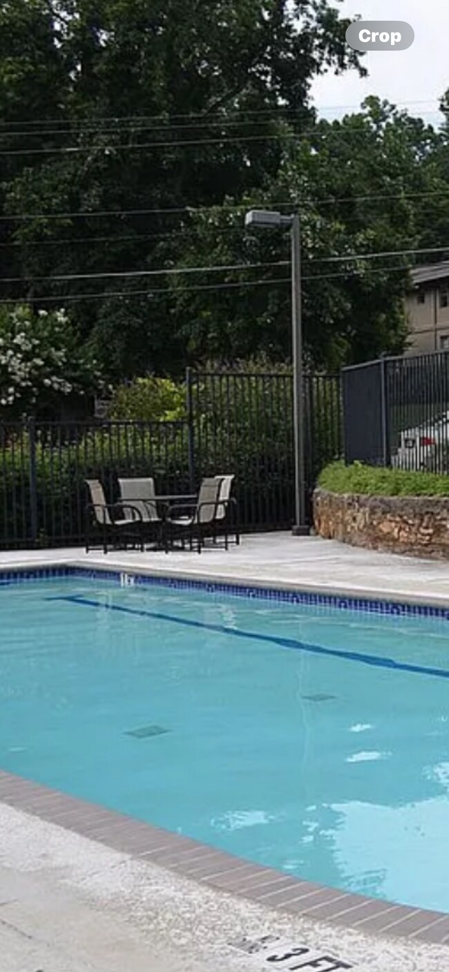 Primary Photo - 335 Lakemoore Dr NE