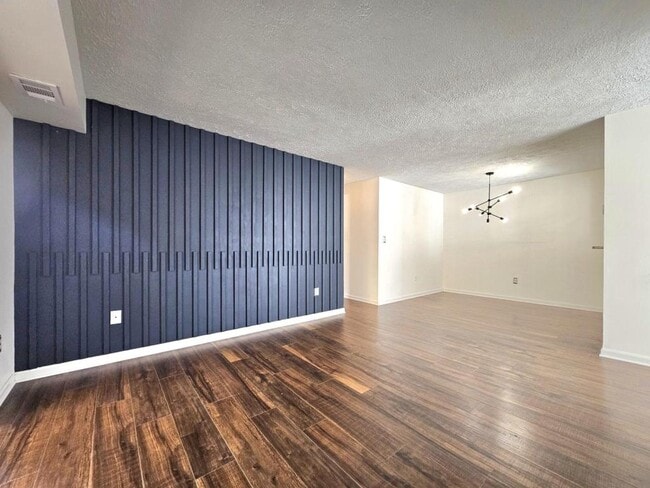 Building Photo - 7660 Willow Point Dr