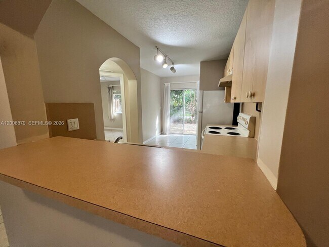 Building Photo - 1250 SE 31st Ct