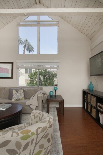 Large TV in the living room - 78205 Cortez Ln