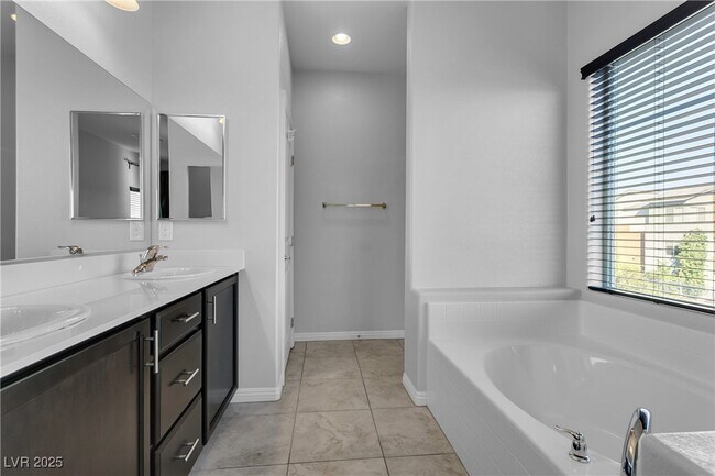 Building Photo - 9404 Sand Tiger Ave