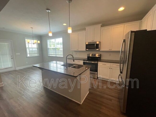 Building Photo - 728 Tree Top Trl