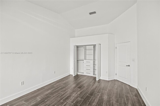 Building Photo - 20936 NE 37th Ave