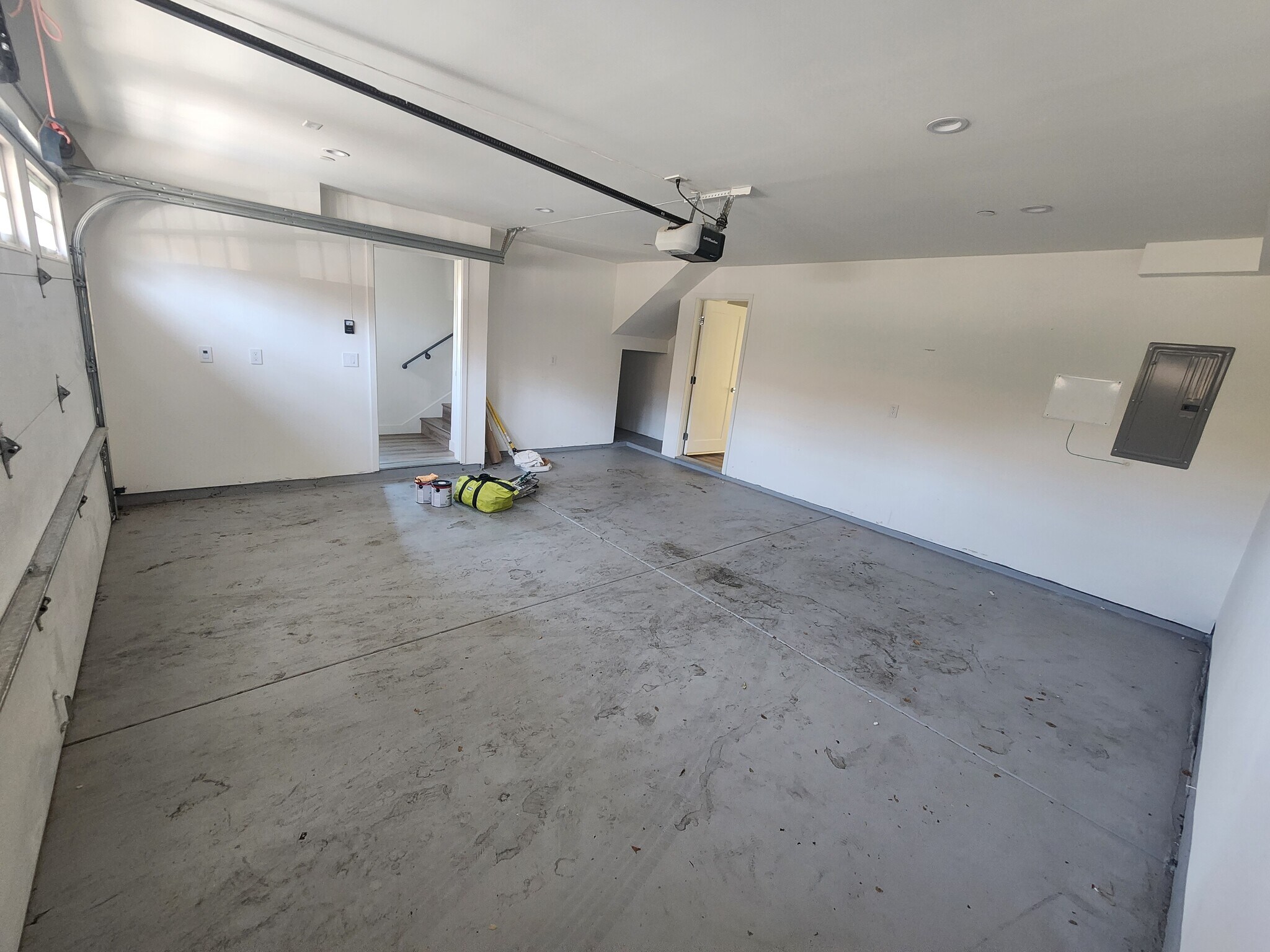 Building Photo - 10146 Fernglen Ave