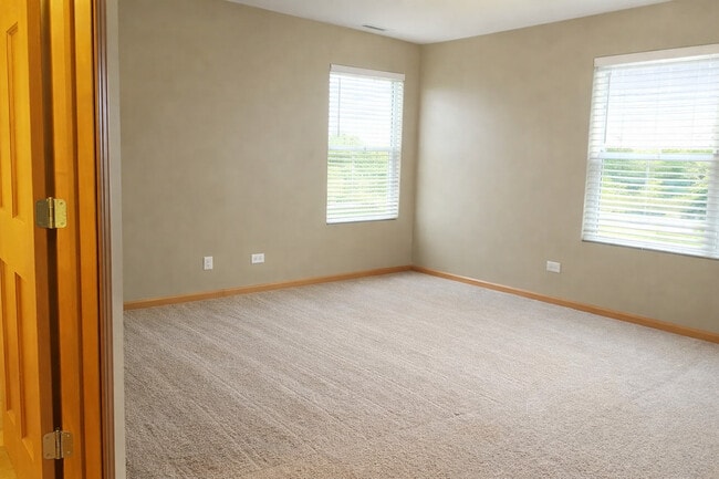 Building Photo - 1447 Millbrook Dr