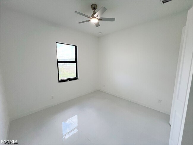 Building Photo - 4333 NW 34th Ln