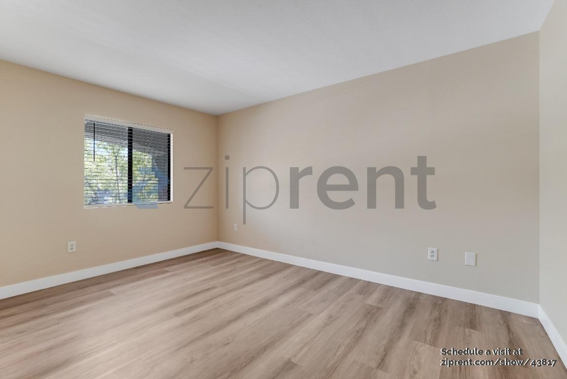 Building Photo - 950 Seven Hills Dr