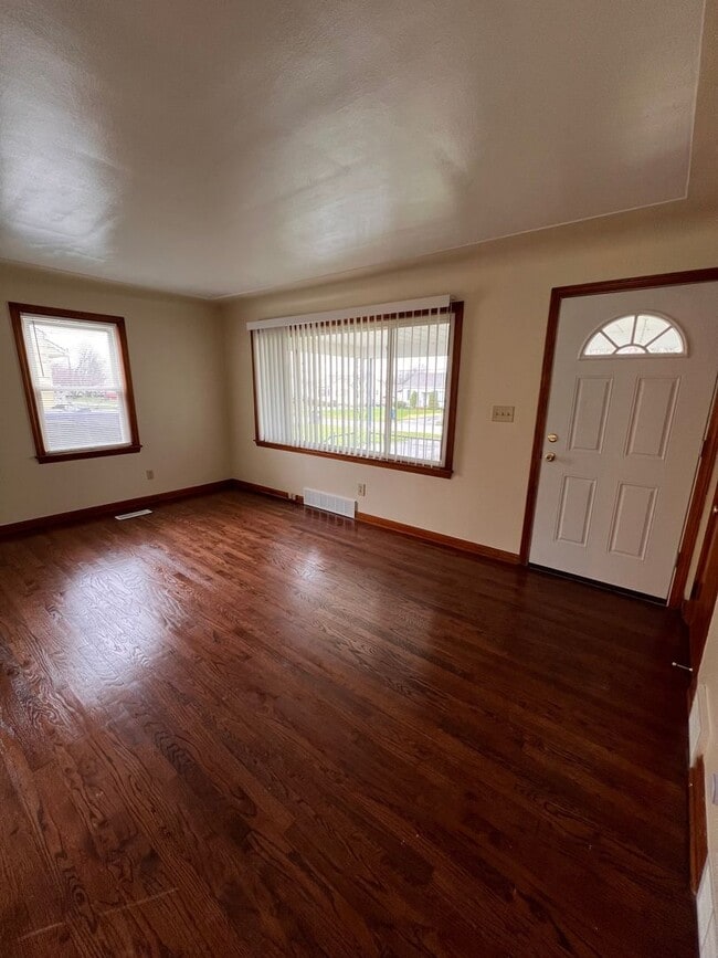 Building Photo - 154 S Kimberly