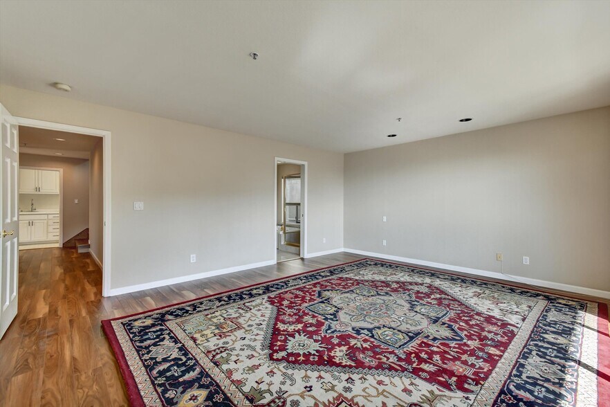 Building Photo - 616 Gravatt Dr