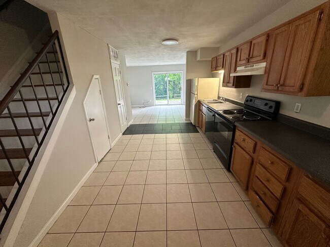 Interior Photo - 511 Plaza Place