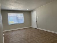 Interior Photo - 2222 W Campbell Ave