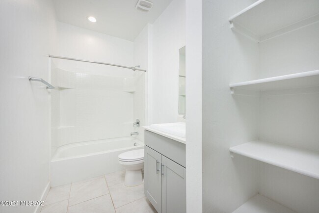 Building Photo - 12490 W Gini Ln