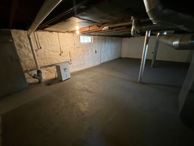 Building Photo - 623 Oak St