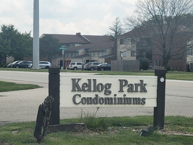 Primary Photo - Beautiful 1 bed 1 1/2 bath condo