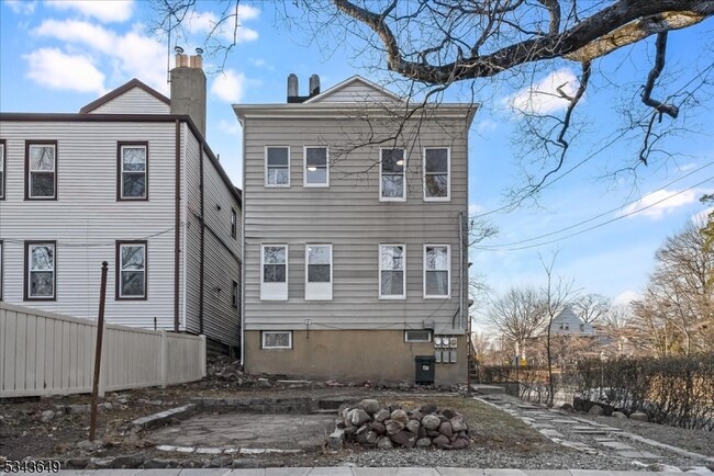 Building Photo - 211 Hillside Ave