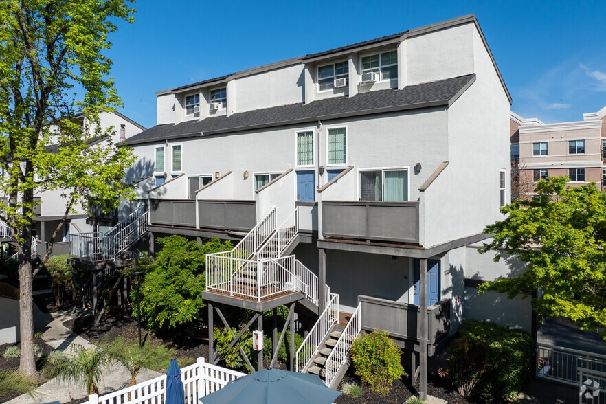 Building Photo - The Boulevard