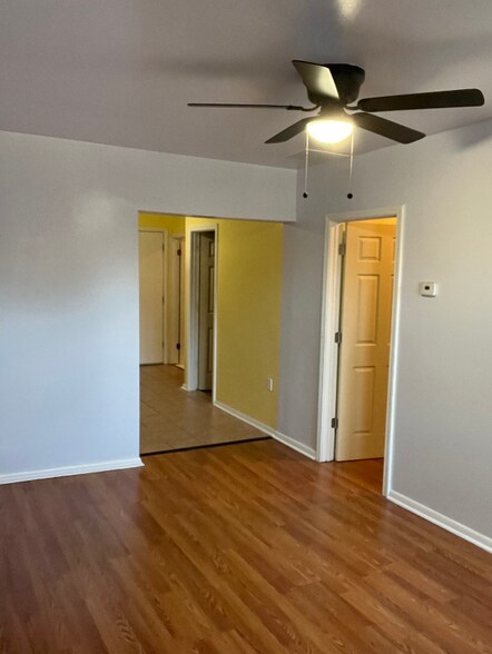 Building Photo - 1639 W 38th Pl