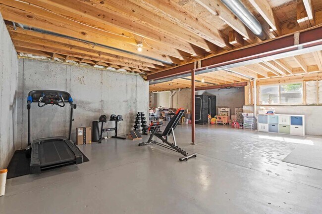 Building Photo - 1324 NE Country Ln
