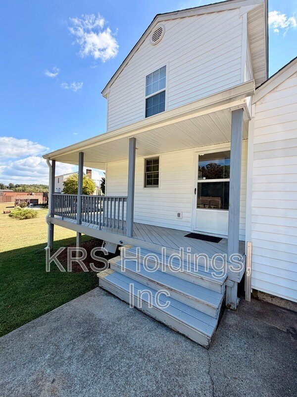 Building Photo - 3415 Thomas Jefferson Rd