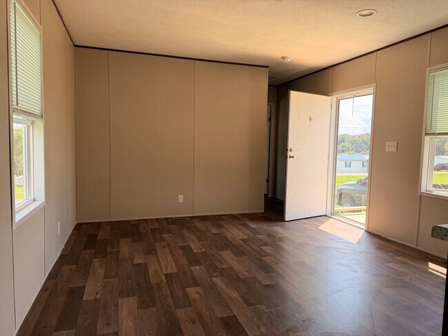 Building Photo - 833 Lovell Rd