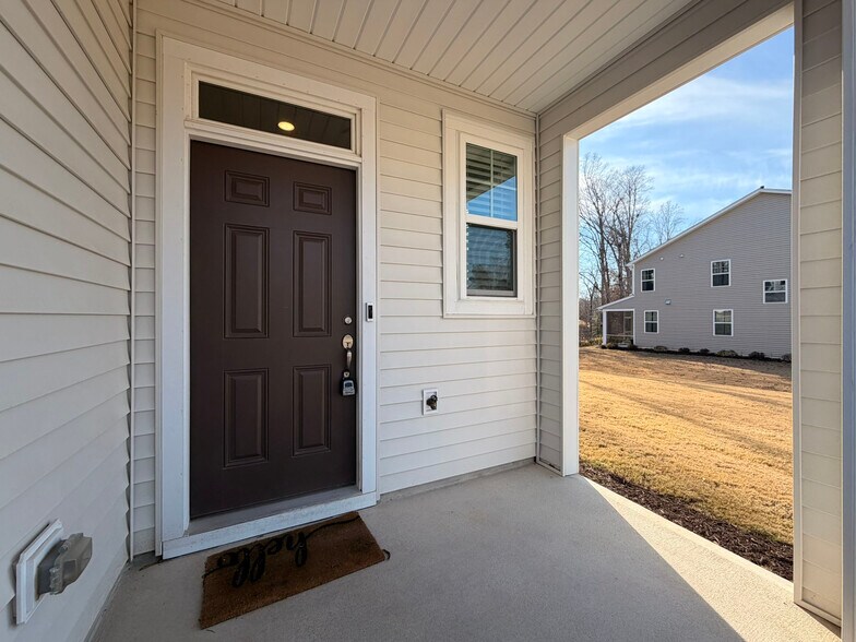 Building Photo - 400 Hazy Hills Ln