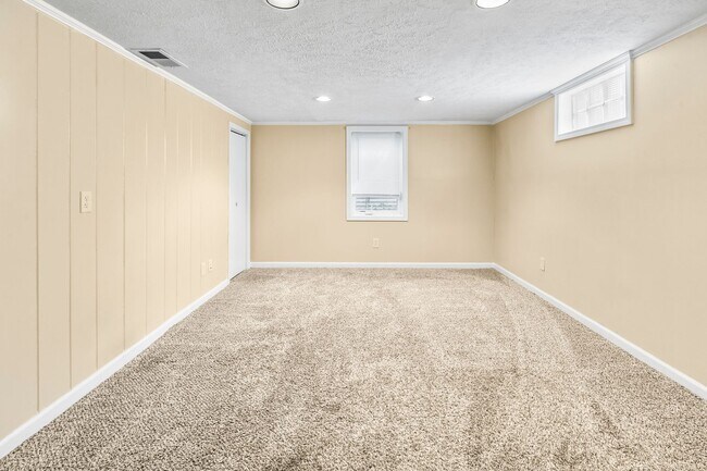 Building Photo - Charming 3Bedroom/2Bath